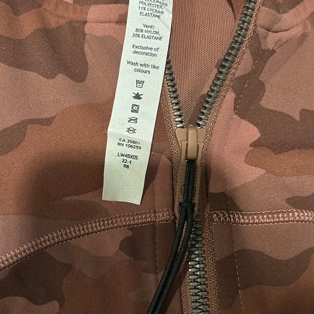 Lululemon camo hooded thumbhole jacket top 10 M/L - Picture 6 of 9